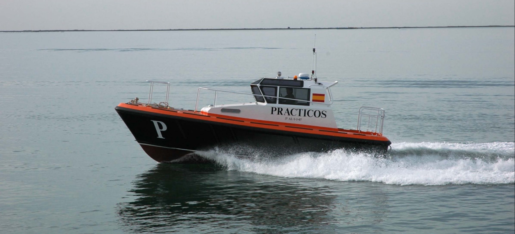 Barco pilot p-10 navegando