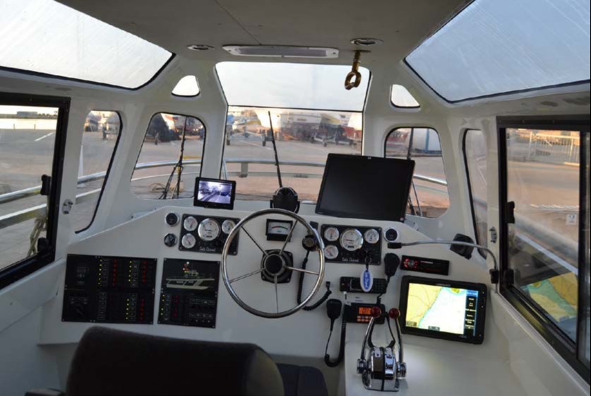 Vista interior del barco Pilot-10